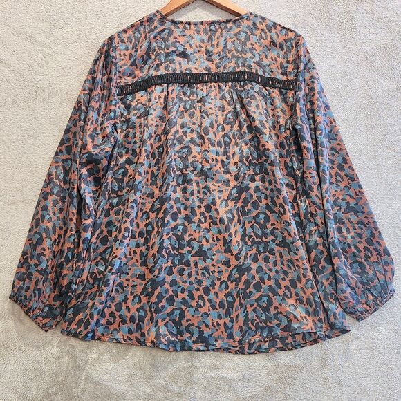 Soft Surroundings Womens Animal Print Long Sleeve Blouse Size Medium Crochet - Picture 5 of 10